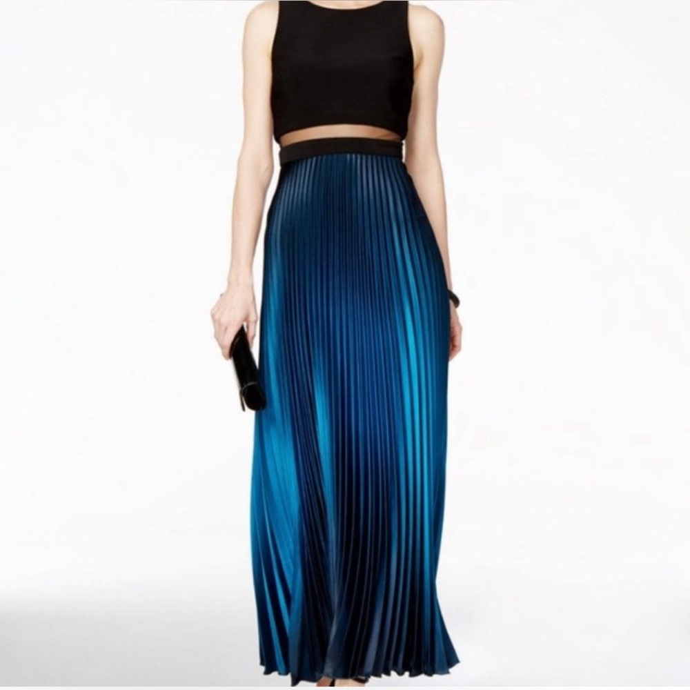 Betsy Adam Blue ombre pleated dress 2 piece illusion